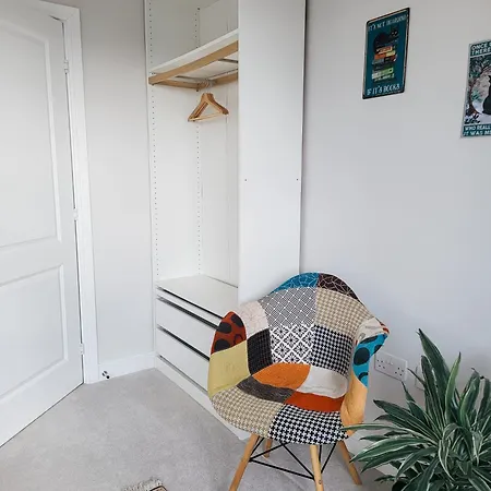 Private Room In Townhouse Near Heathrow & Windsor Burnham  Exterior photo